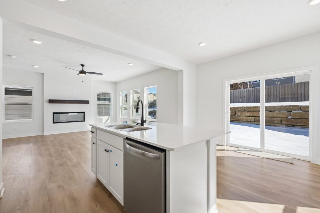 15-web-or-mls-8136 - 7813 N 116th Ave_015