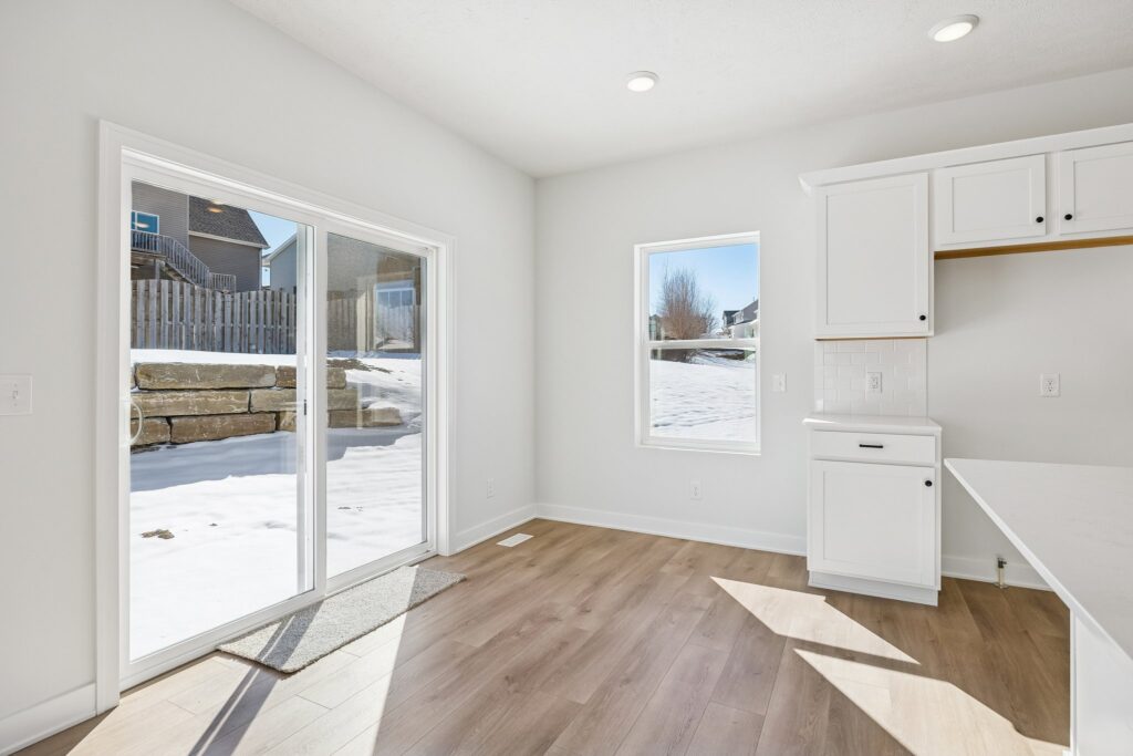 16-web-or-mls-8136 - 7813 N 116th Ave_016