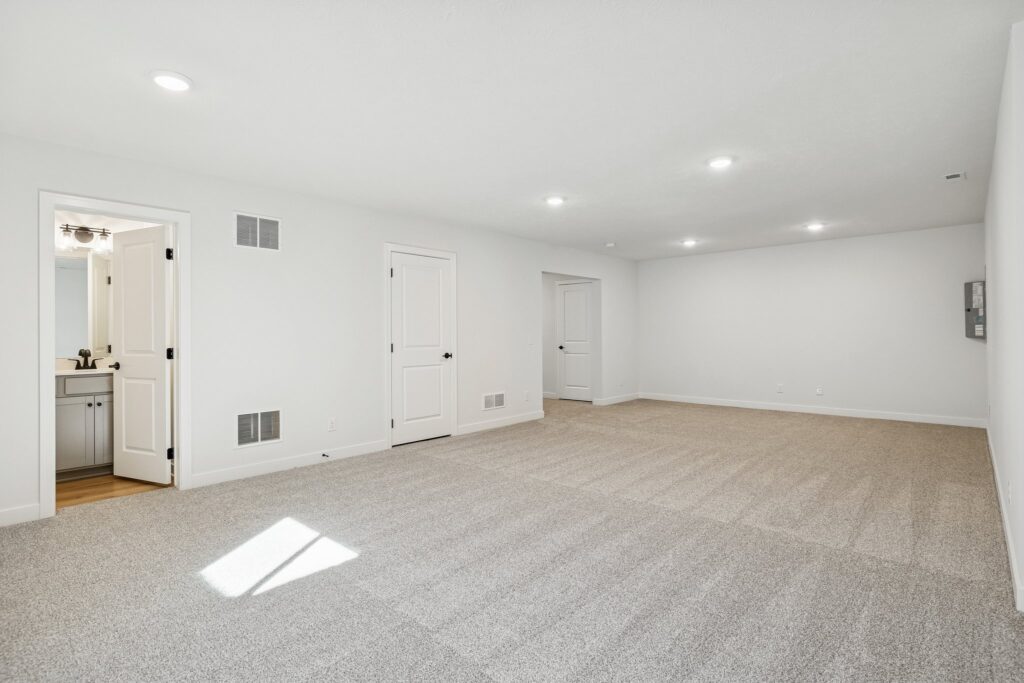 17-web-or-mls-8136 - 7813 N 116th Ave_017