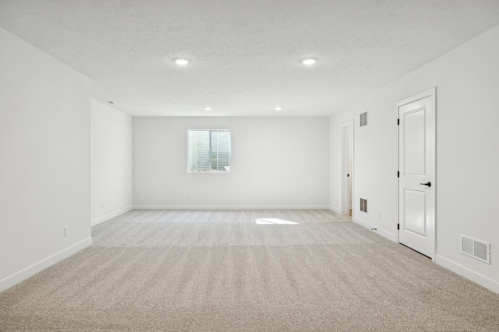 18-web-or-mls-8136 - 7813 N 116th Ave_018