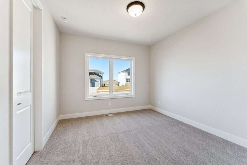 19-web-or-mls-7908 - 6307 N 209th St_020