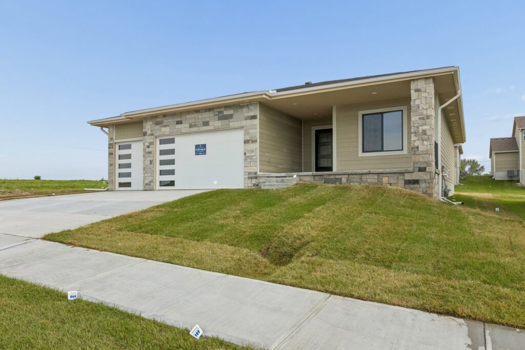 2-web-or-mls-21428 Z St_002