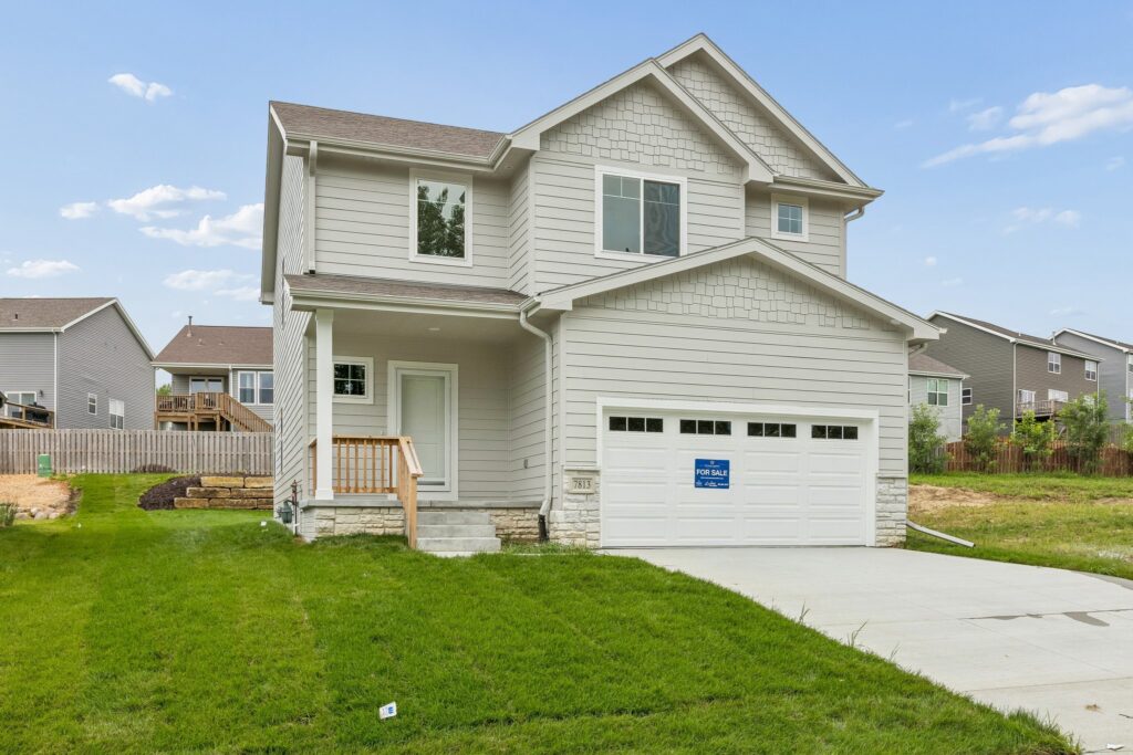 2-web-or-mls-7813 N 116th St_002