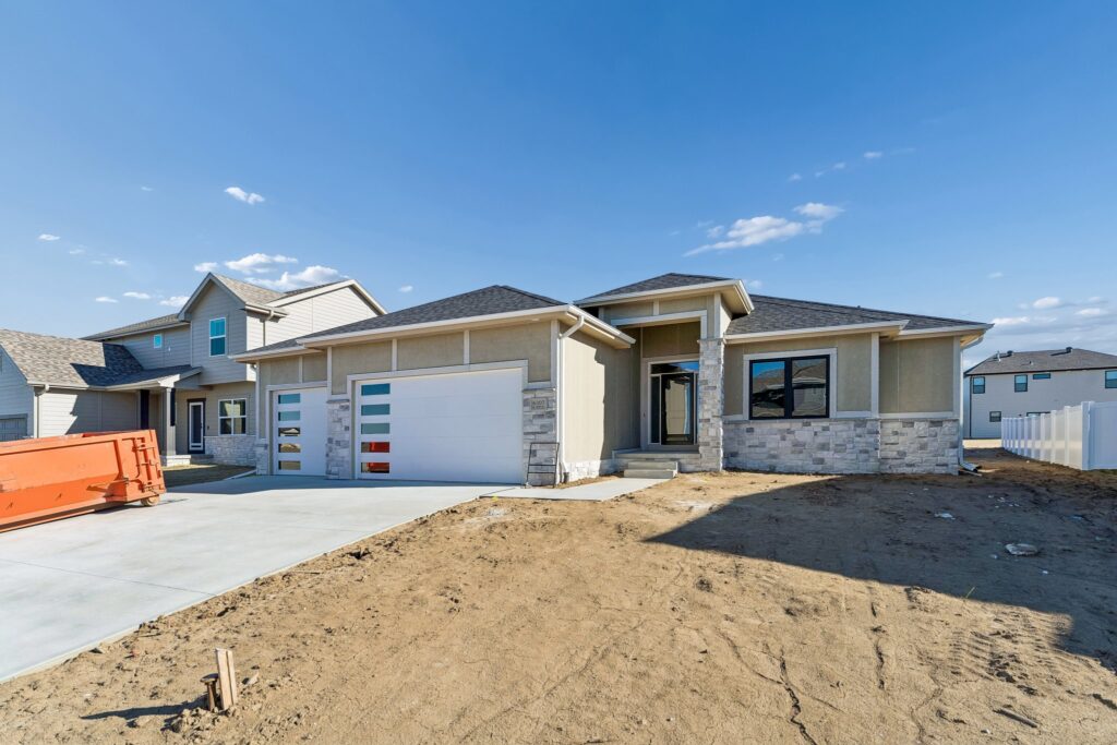 2-web-or-mls-7908 - 6307 N 209th St_002