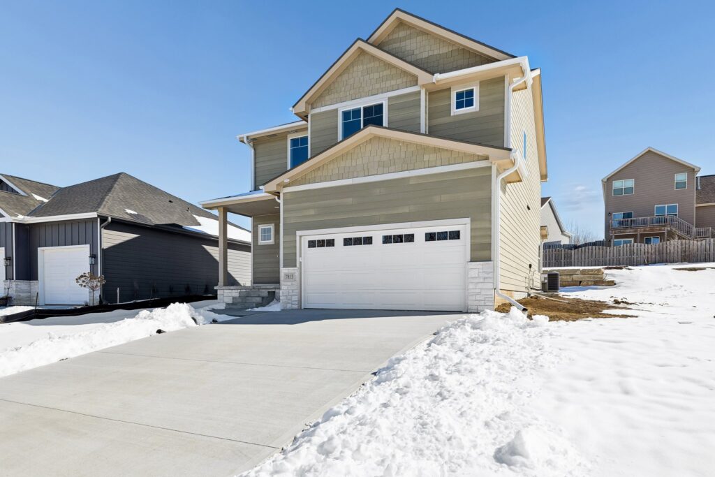 2-web-or-mls-8136 - 7813 N 116th Ave_002