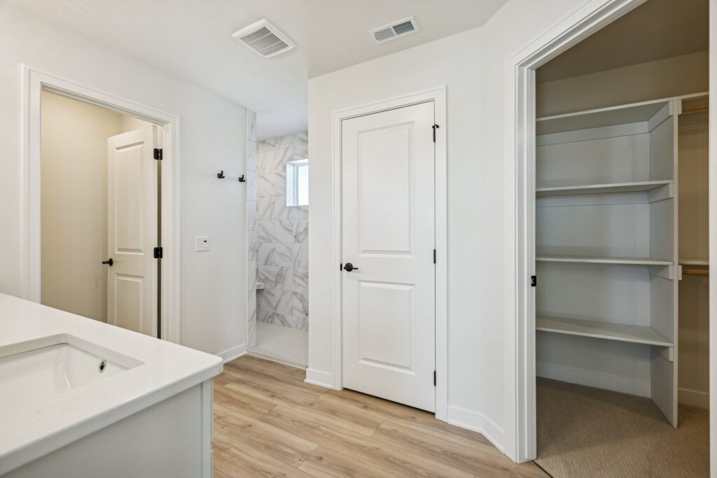 20-web-or-mls-7926 - 18055 Sycamore Dr_020