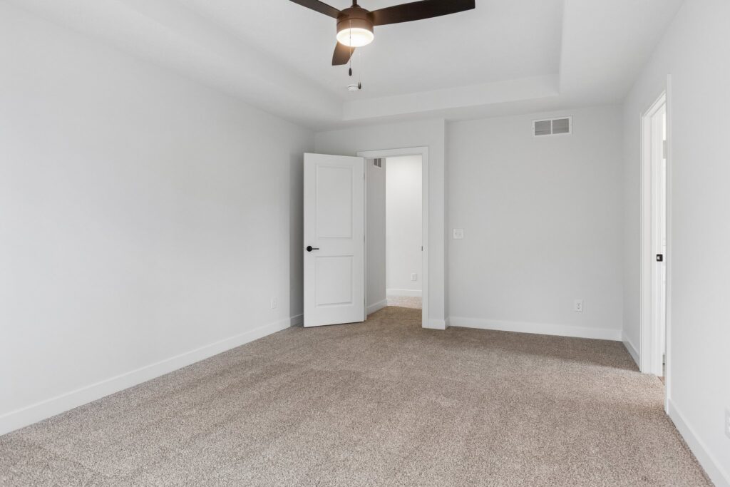21-web-or-mls-7813 N 116th St_021
