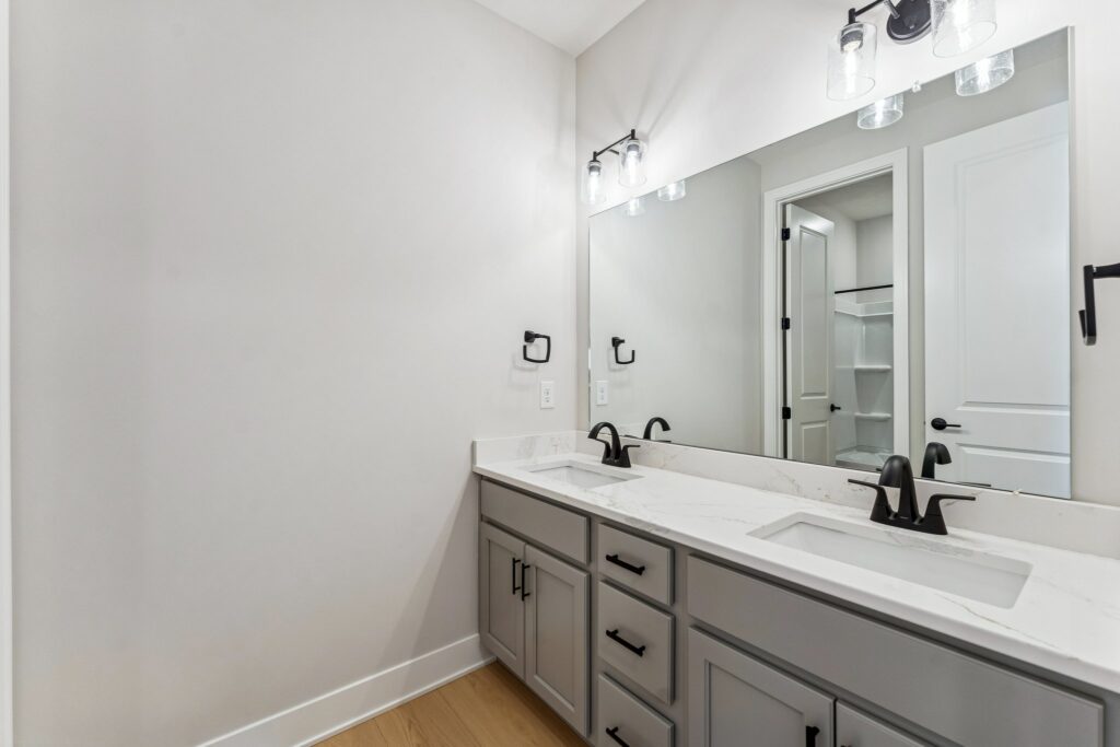 21-web-or-mls-7908 - 6307 N 209th St_022