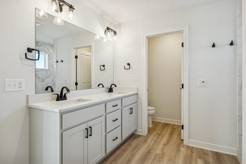 21-web-or-mls-7926 - 18055 Sycamore Dr_021