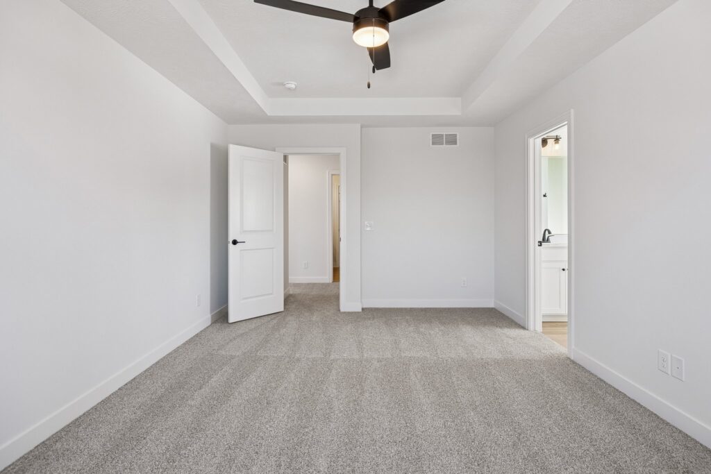 21-web-or-mls-8136 - 7813 N 116th Ave_021