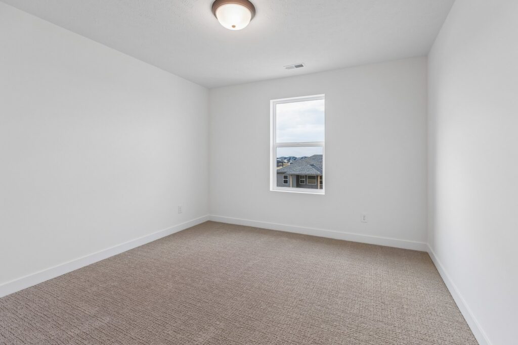 21-web-or-mls-8221 - 20819 Nebraska Ave_021