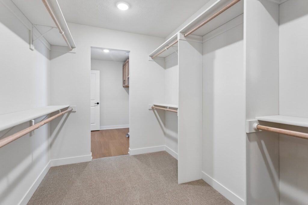 22-web-or-mls-10023 - 20808 Kansas Ave_022