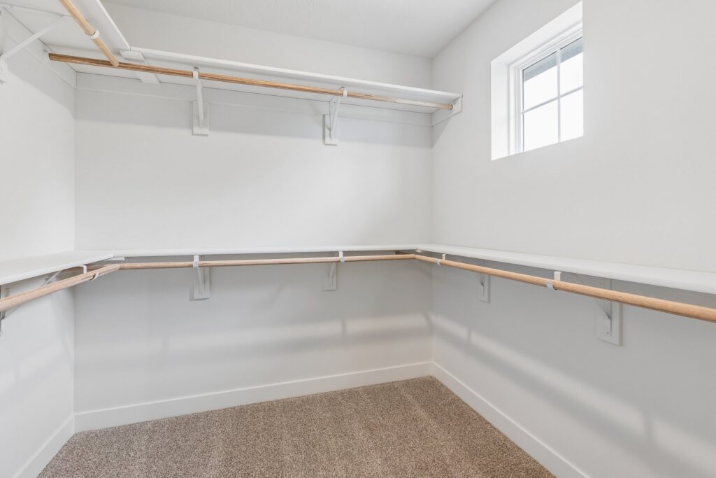 22-web-or-mls-7813 N 116th St_022