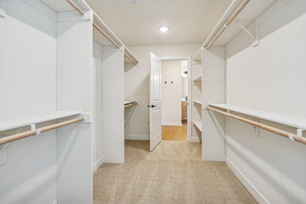 22-web-or-mls-8134 - 20808 Kansas Ave_022