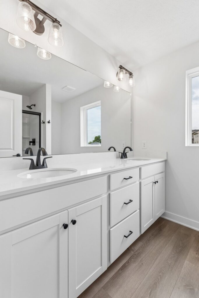 23-web-or-mls-7813 N 116th St_023