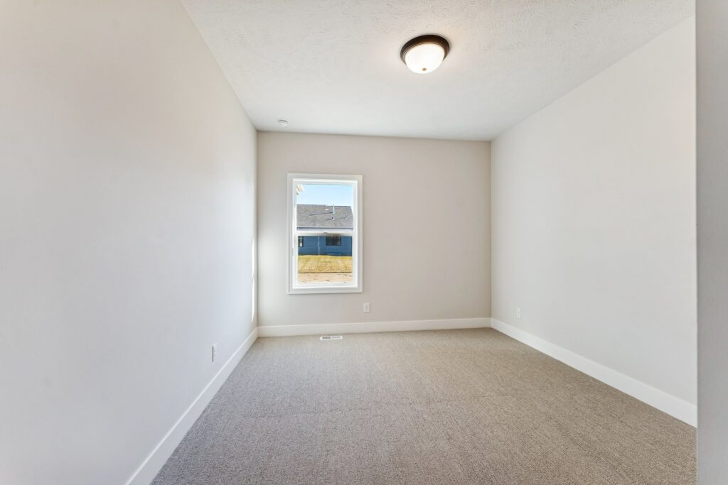 23-web-or-mls-7908 - 6307 N 209th St_024