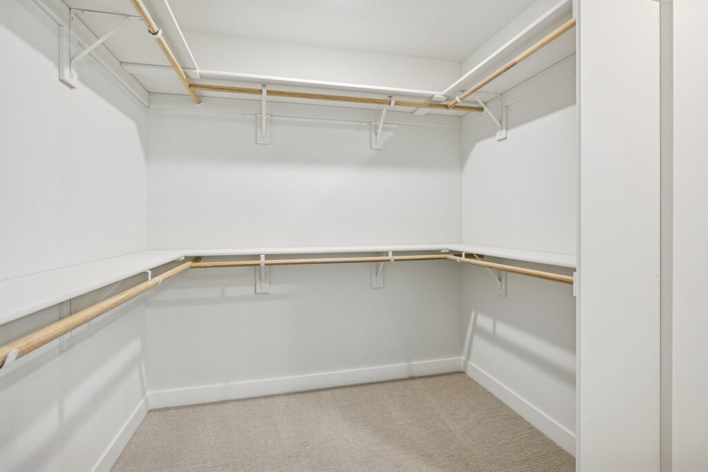 23-web-or-mls-7926 - 18055 Sycamore Dr_023