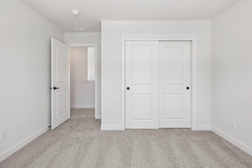 23-web-or-mls-8136 - 7813 N 116th Ave_023