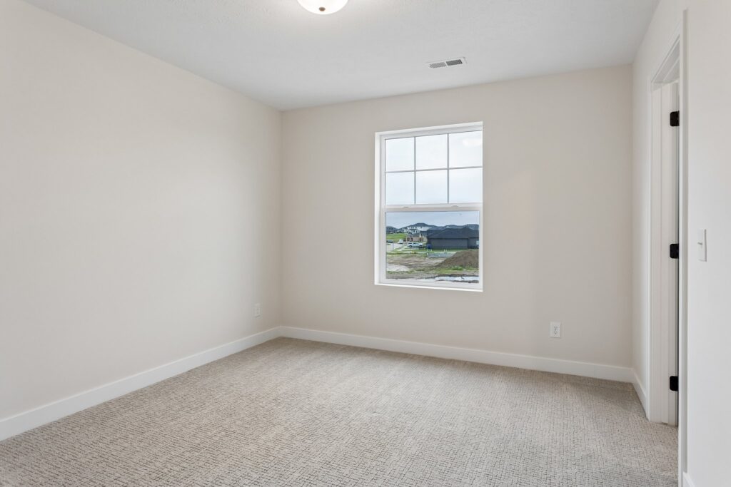 24-web-or-mls-10023 - 20808 Kansas Ave_024