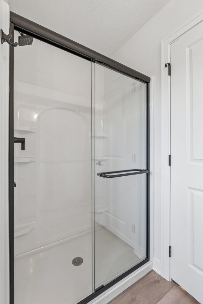 24-web-or-mls-7813 N 116th St_024