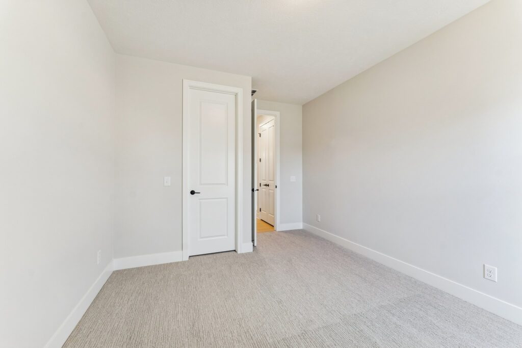 24-web-or-mls-7908 - 6307 N 209th St_025