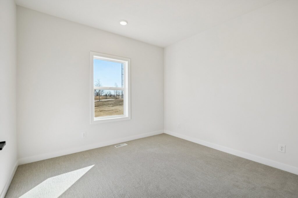 24-web-or-mls-7926 - 18055 Sycamore Dr_024