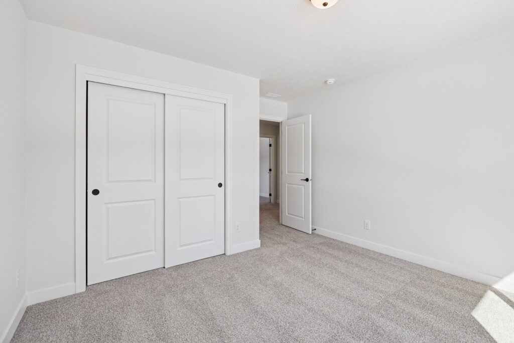 25-web-or-mls-8136 - 7813 N 116th Ave_025