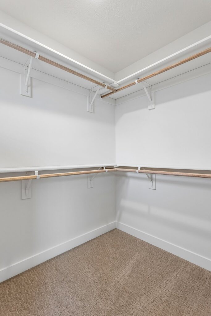 26-web-or-mls-10023 - 20808 Kansas Ave_026