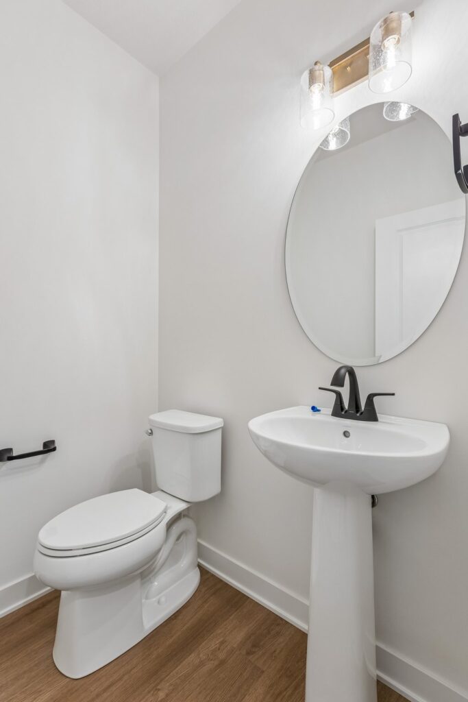 26-web-or-mls-8221 - 20819 Nebraska Ave_026