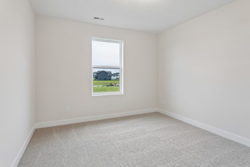 27-web-or-mls-10023 - 20808 Kansas Ave_027