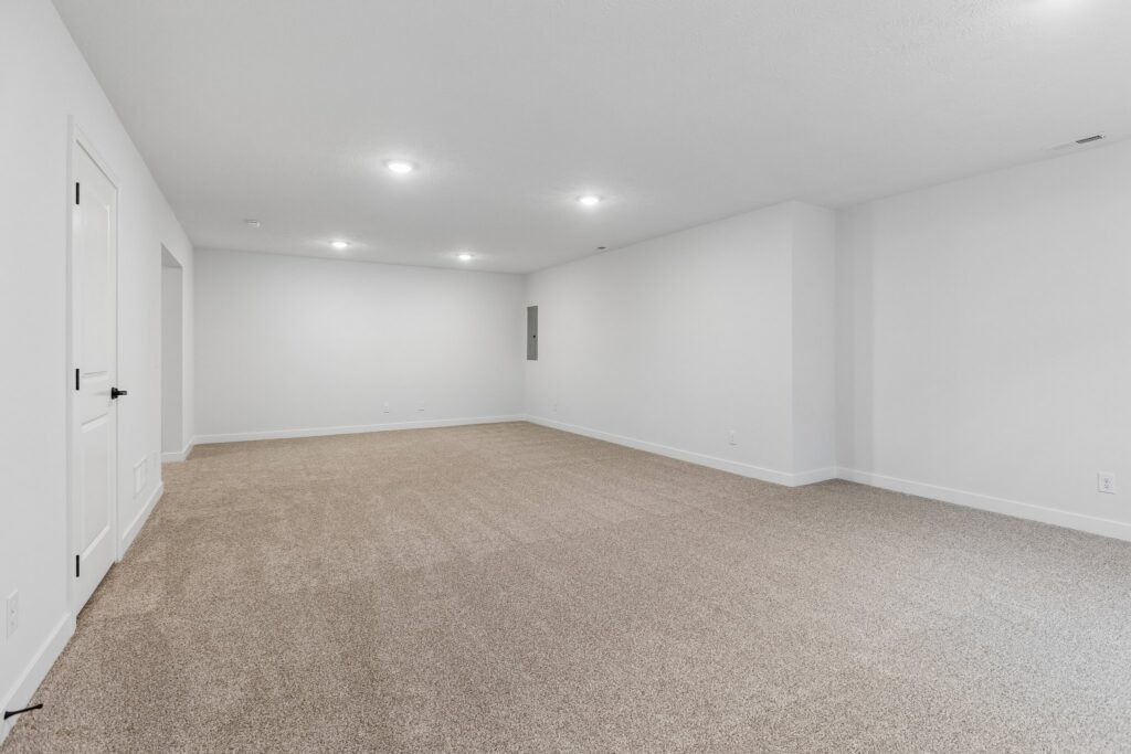 27-web-or-mls-7813 N 116th St_027