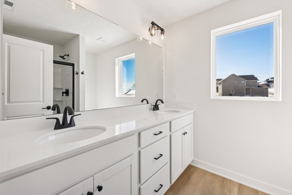 27-web-or-mls-8136 - 7813 N 116th Ave_027