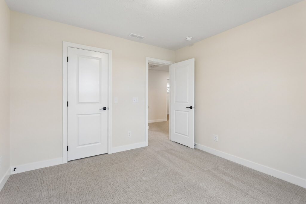 28-web-or-mls-10023 - 20808 Kansas Ave_028