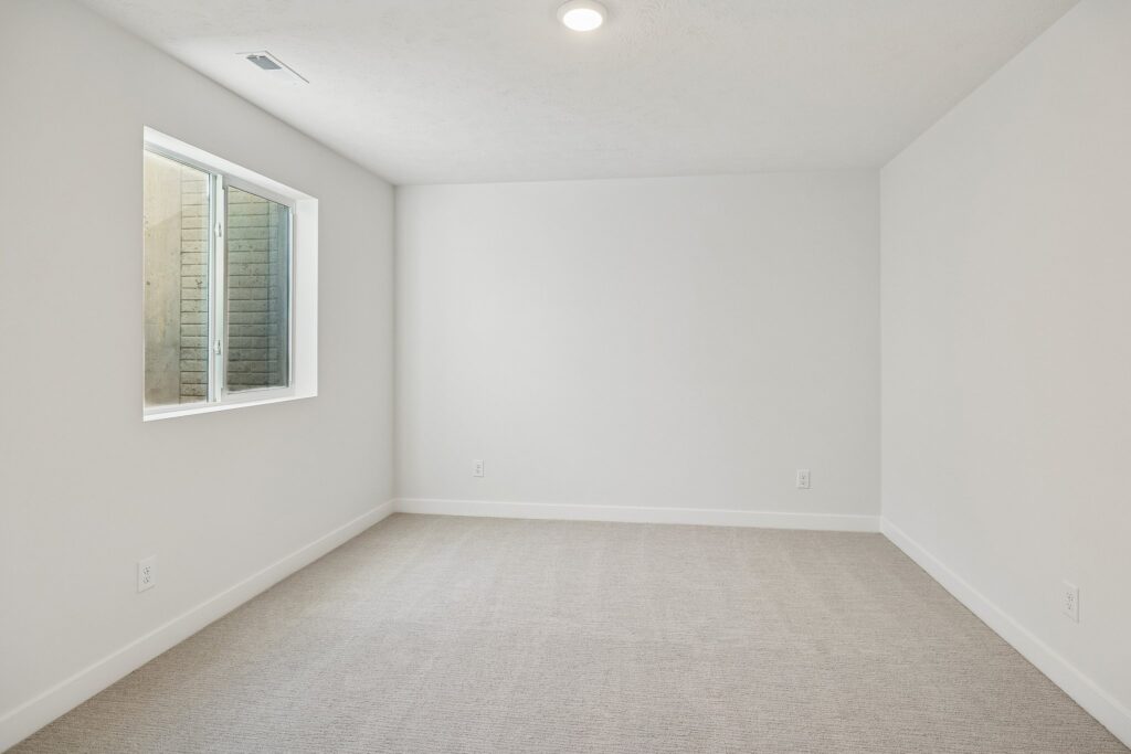 28-web-or-mls-7926 - 18055 Sycamore Dr_028