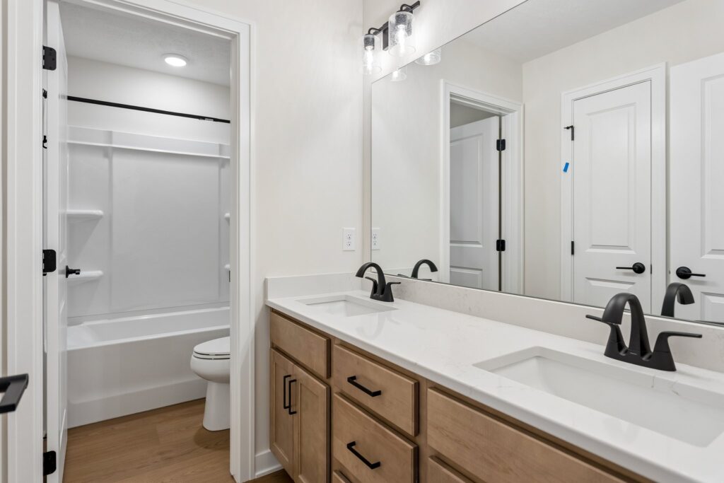 29-web-or-mls-10023 - 20808 Kansas Ave_029