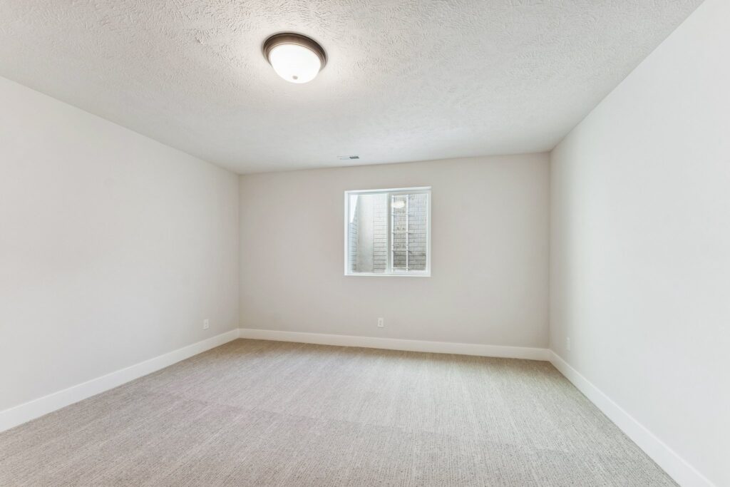 29-web-or-mls-7908 - 6307 N 209th St_030