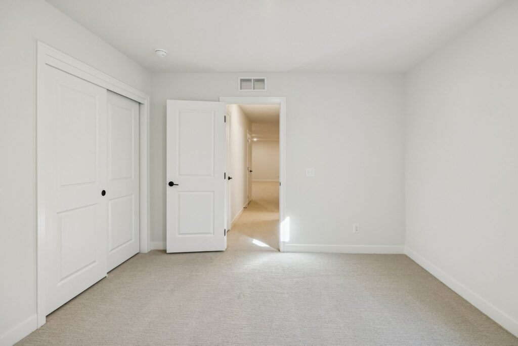 29-web-or-mls-7926 - 18055 Sycamore Dr_029