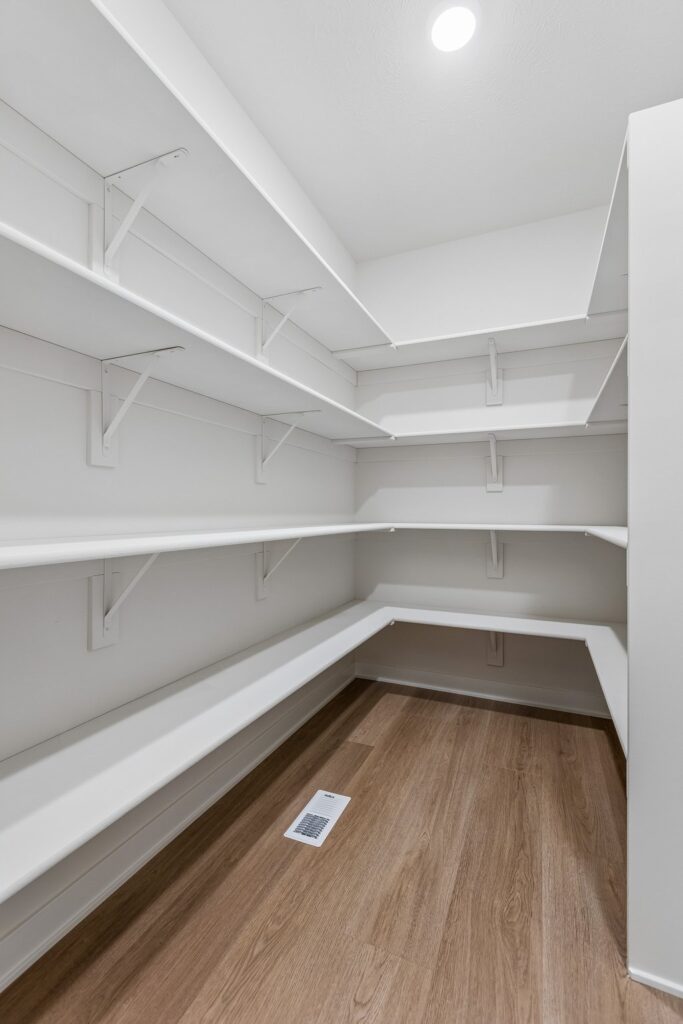 29-web-or-mls-8221 - 20819 Nebraska Ave_029