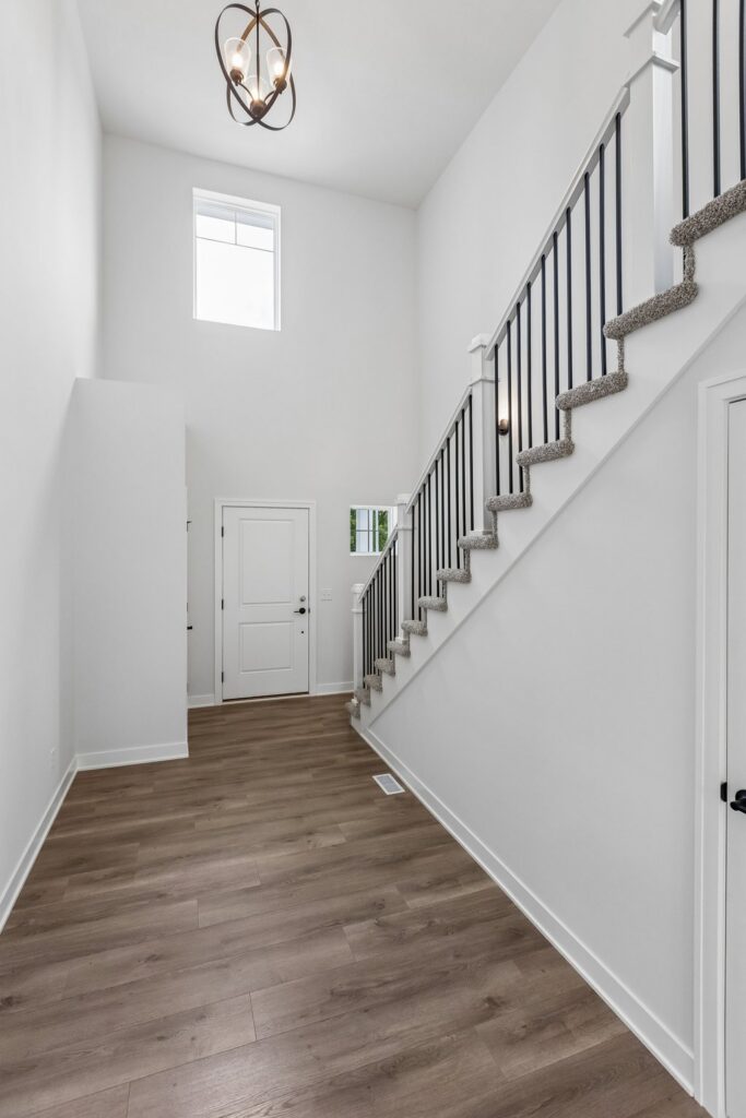 3-web-or-mls-7813 N 116th St_003