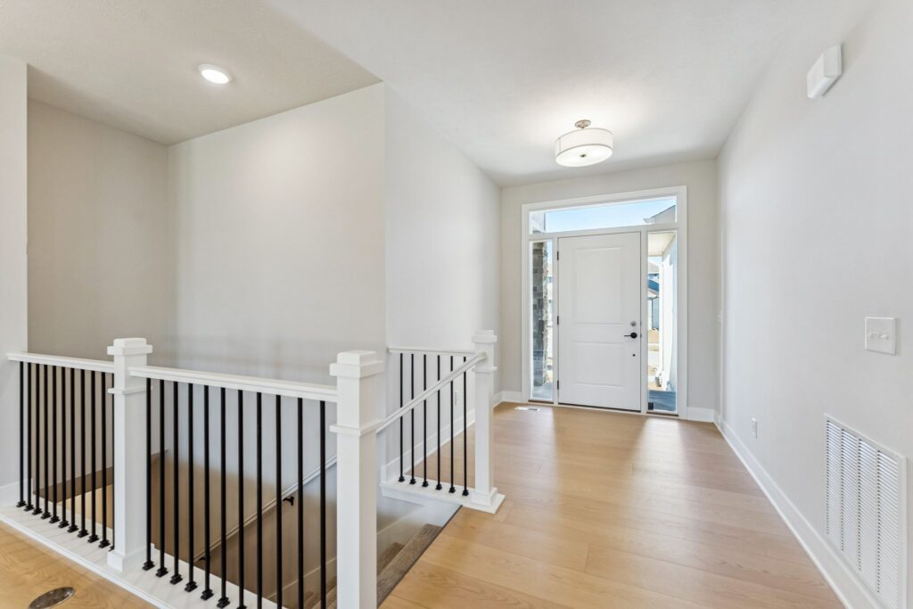 3-web-or-mls-7908 - 6307 N 209th St_004