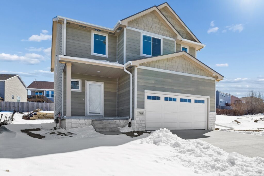 3-web-or-mls-8136 - 7813 N 116th Ave_003