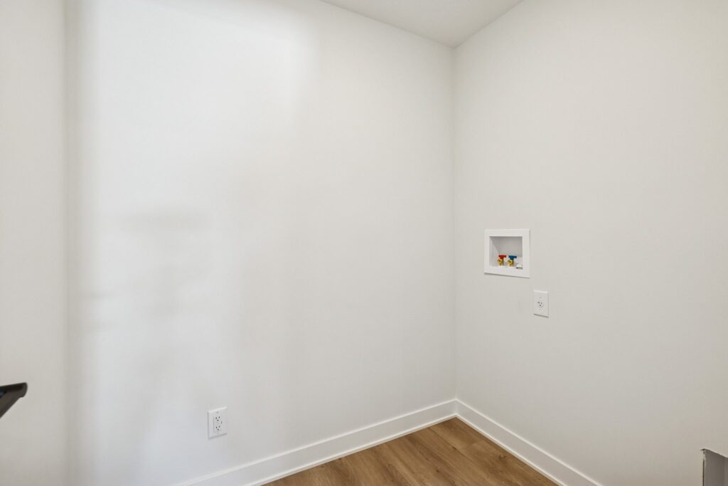 30-web-or-mls-8136 - 7813 N 116th Ave_030