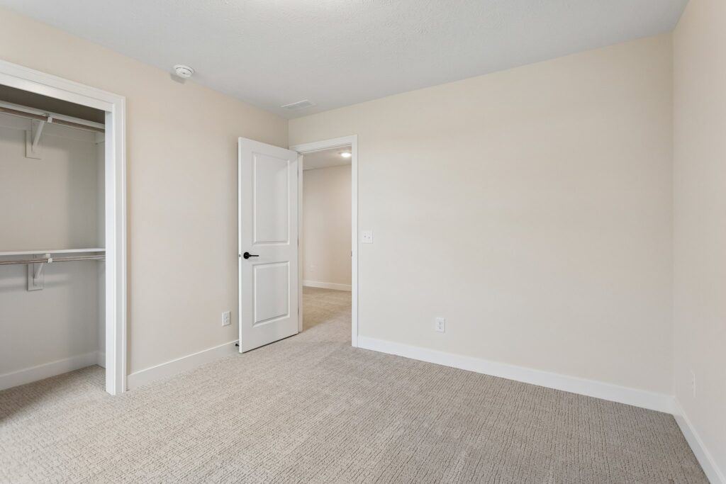 31-web-or-mls-10023 - 20808 Kansas Ave_031