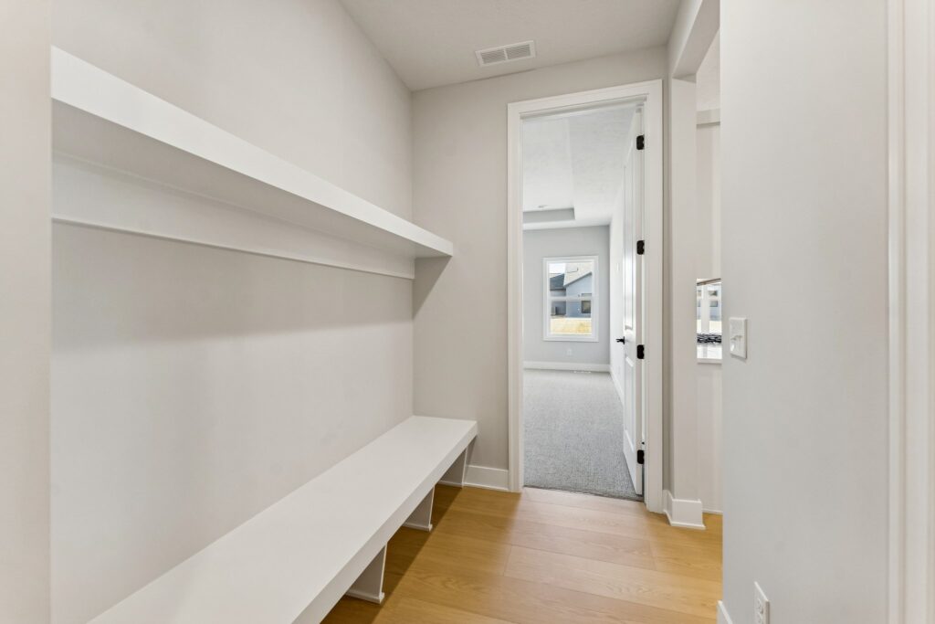 31-web-or-mls-7908 - 6307 N 209th St_032