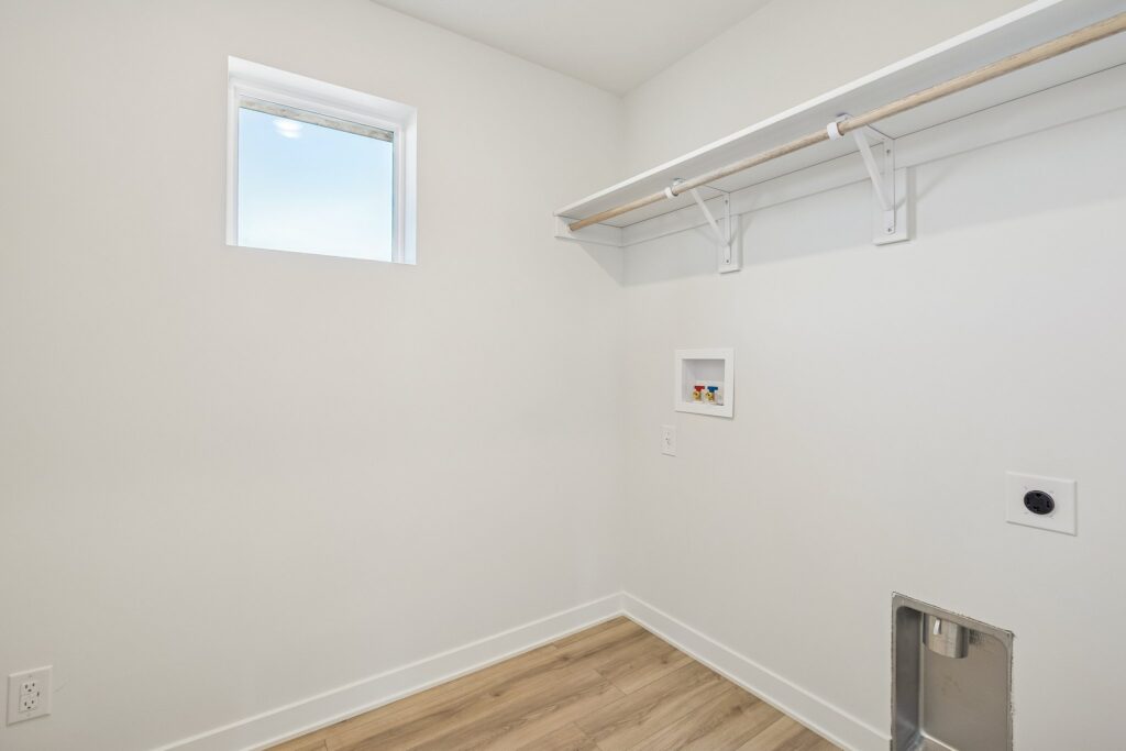 31-web-or-mls-7926 - 18055 Sycamore Dr_031