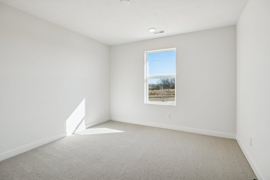 32-web-or-mls-7926 - 18055 Sycamore Dr_032