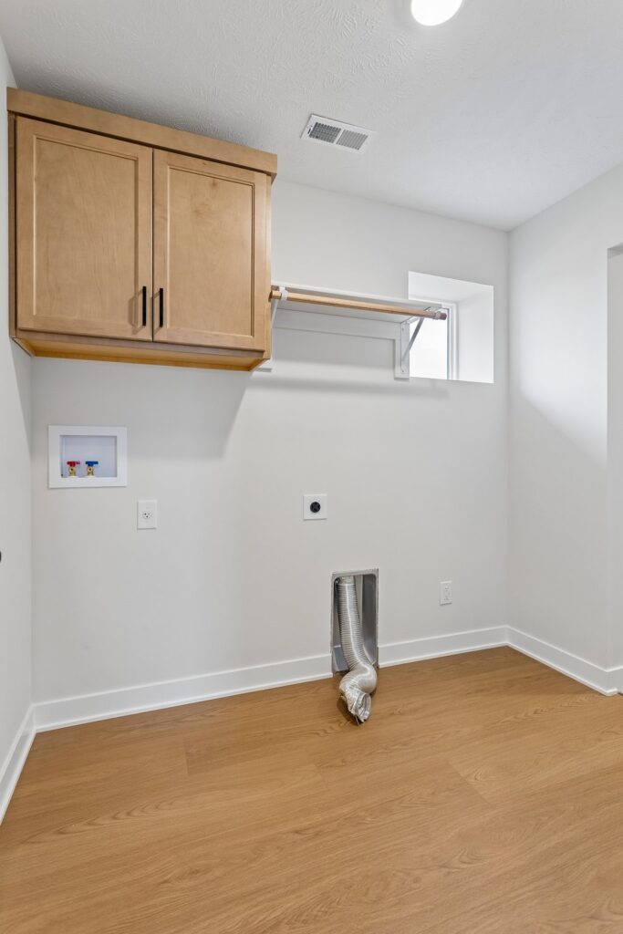 33-web-or-mls-10023 - 20808 Kansas Ave_033