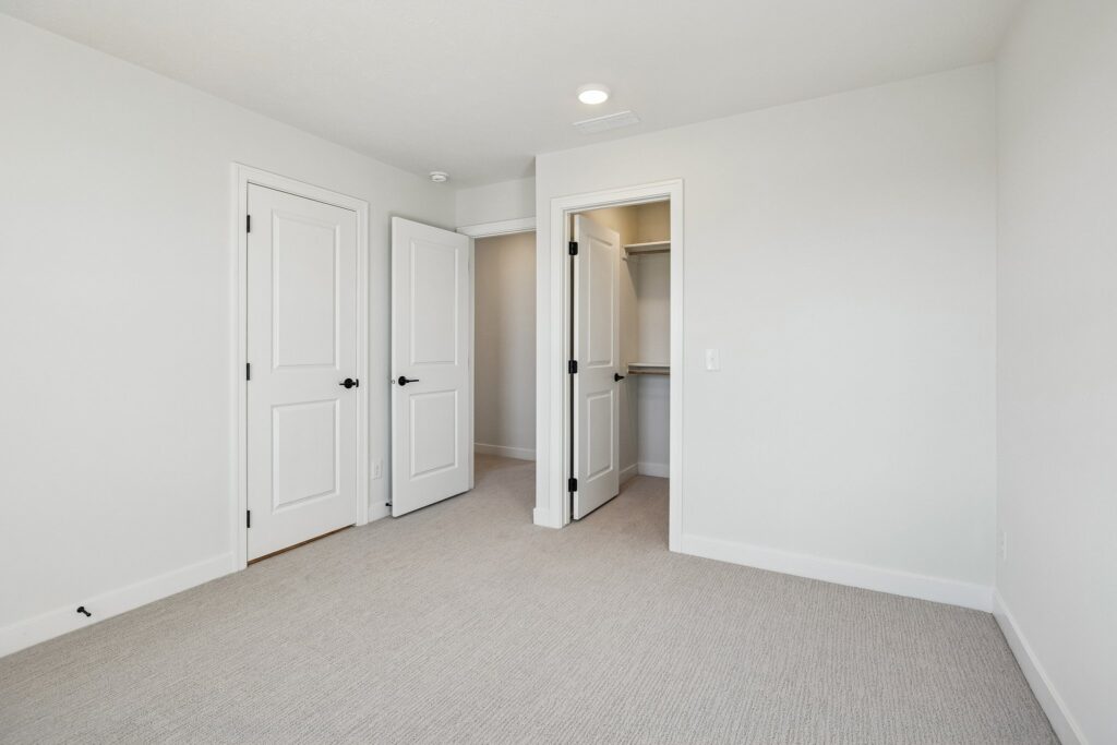 33-web-or-mls-7926 - 18055 Sycamore Dr_033