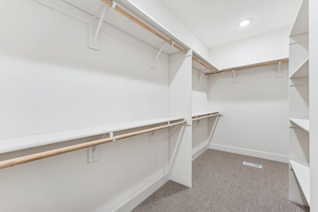 34-web-or-mls-7908 - 6307 N 209th St_035