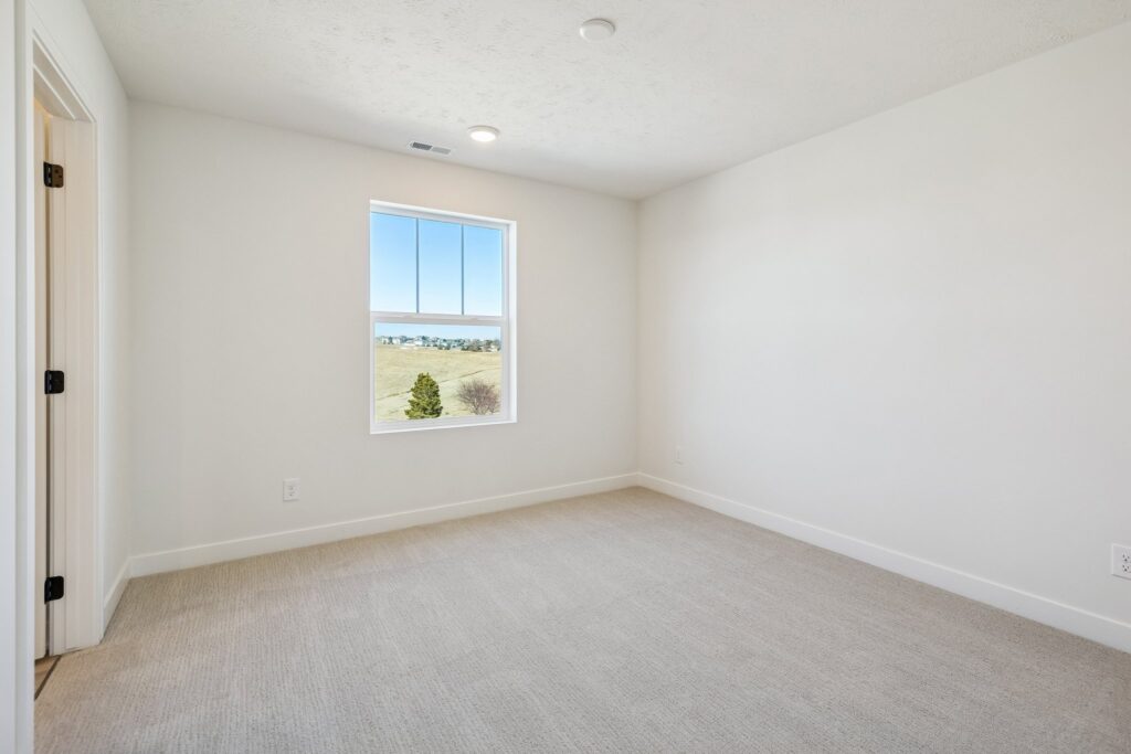 34-web-or-mls-7926 - 18055 Sycamore Dr_034